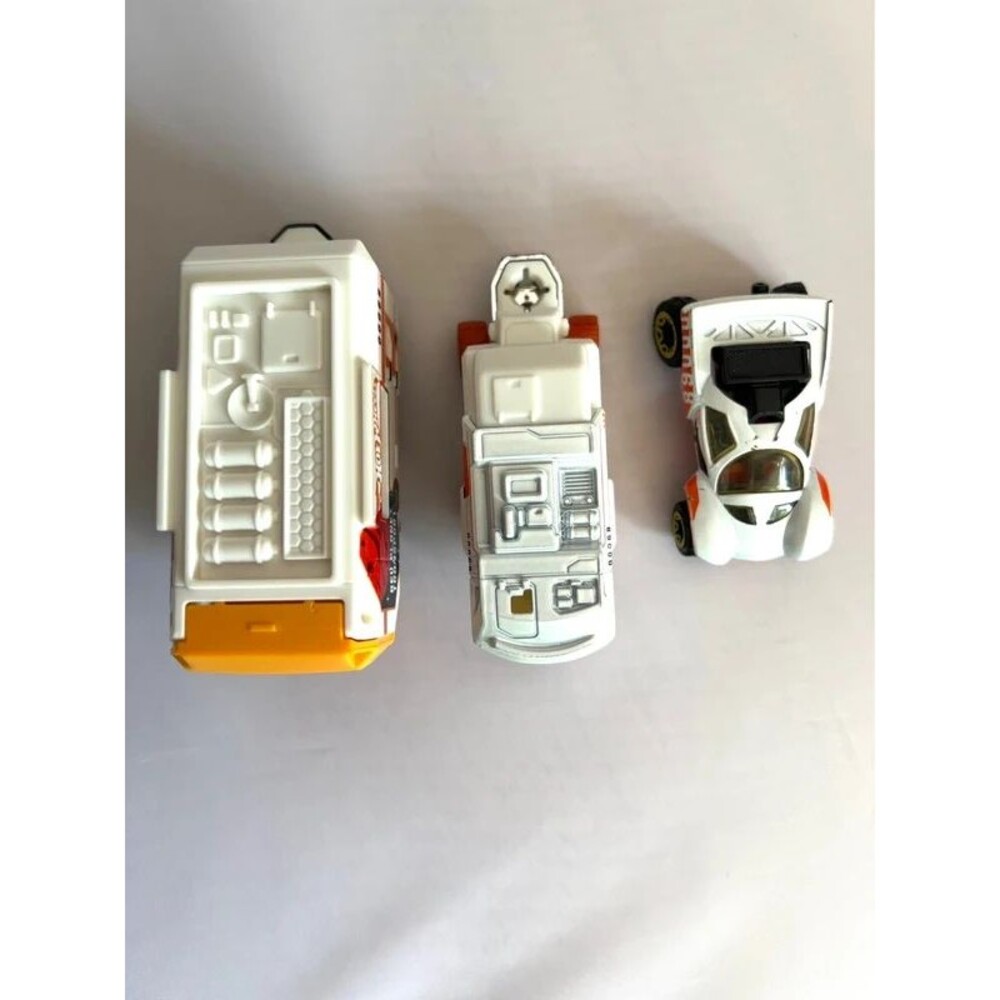 Hot Wheels Red Planet Transport 3 Piece Set - Picture 3 of 5